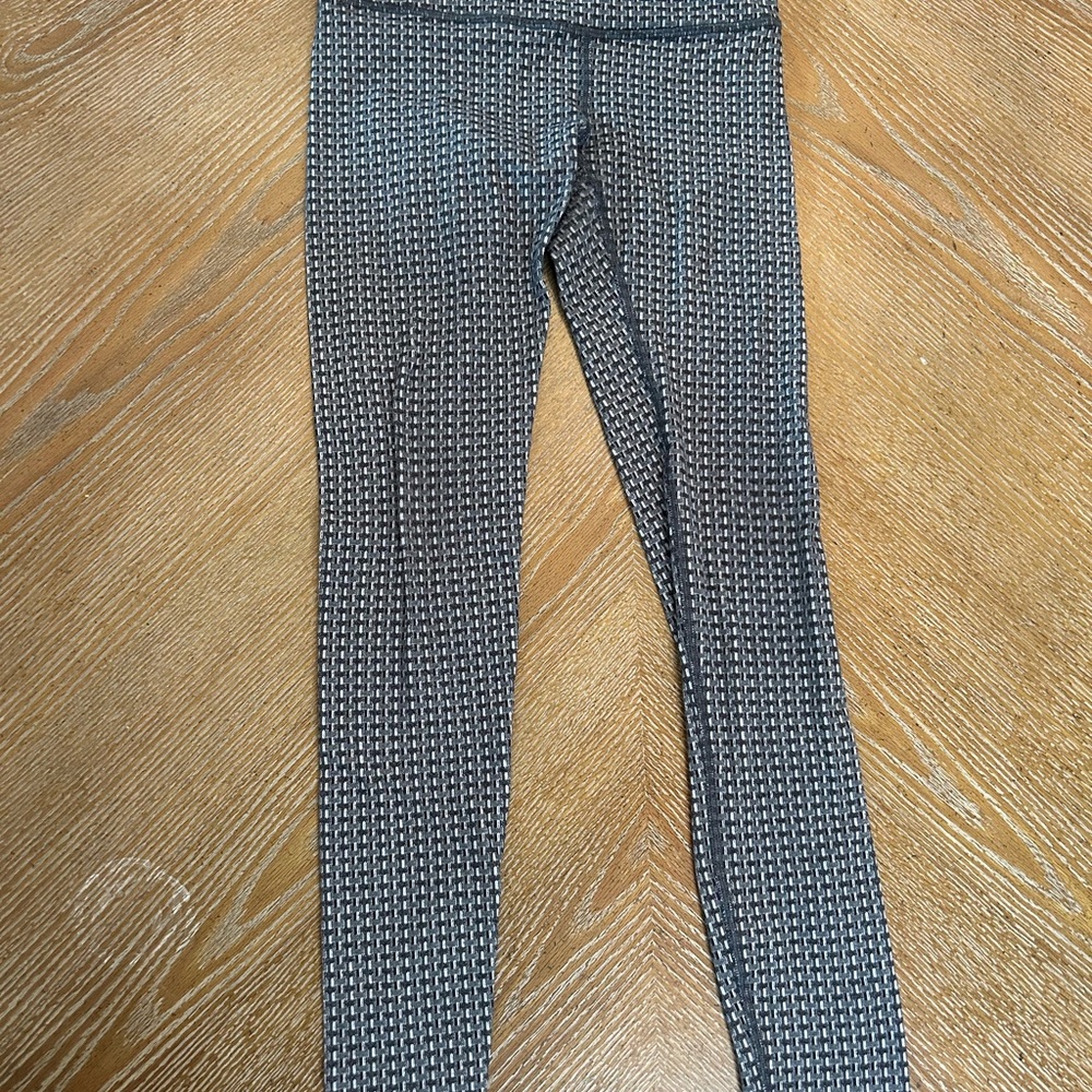 Ivivva by Lululemon girls size 12 Patterned Gray Leggings